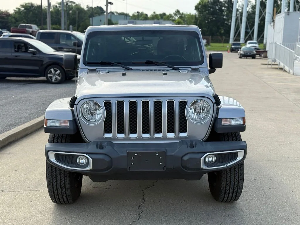 Used 2020 Silver Jeep Unlimited Sahara image 3