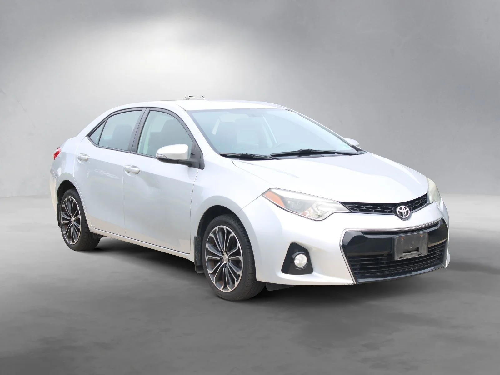 Used 2015 Silver Toyota S Plus image 2