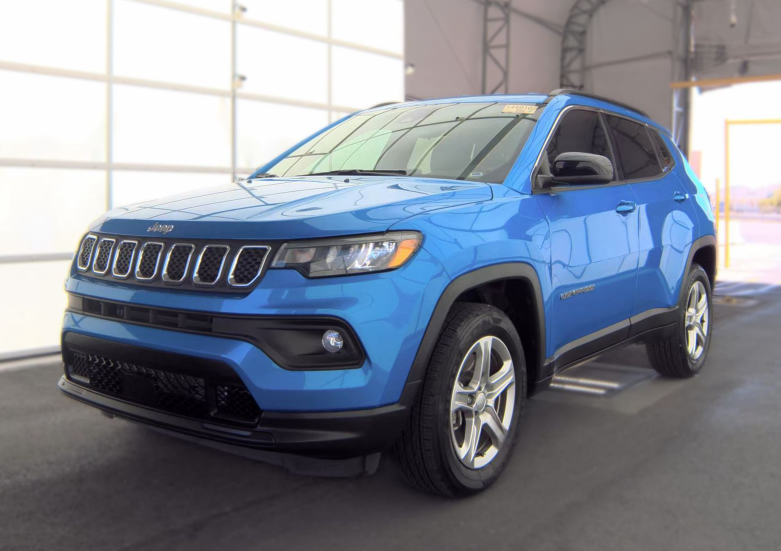 Used 2023 Blue Jeep Latitude image 1