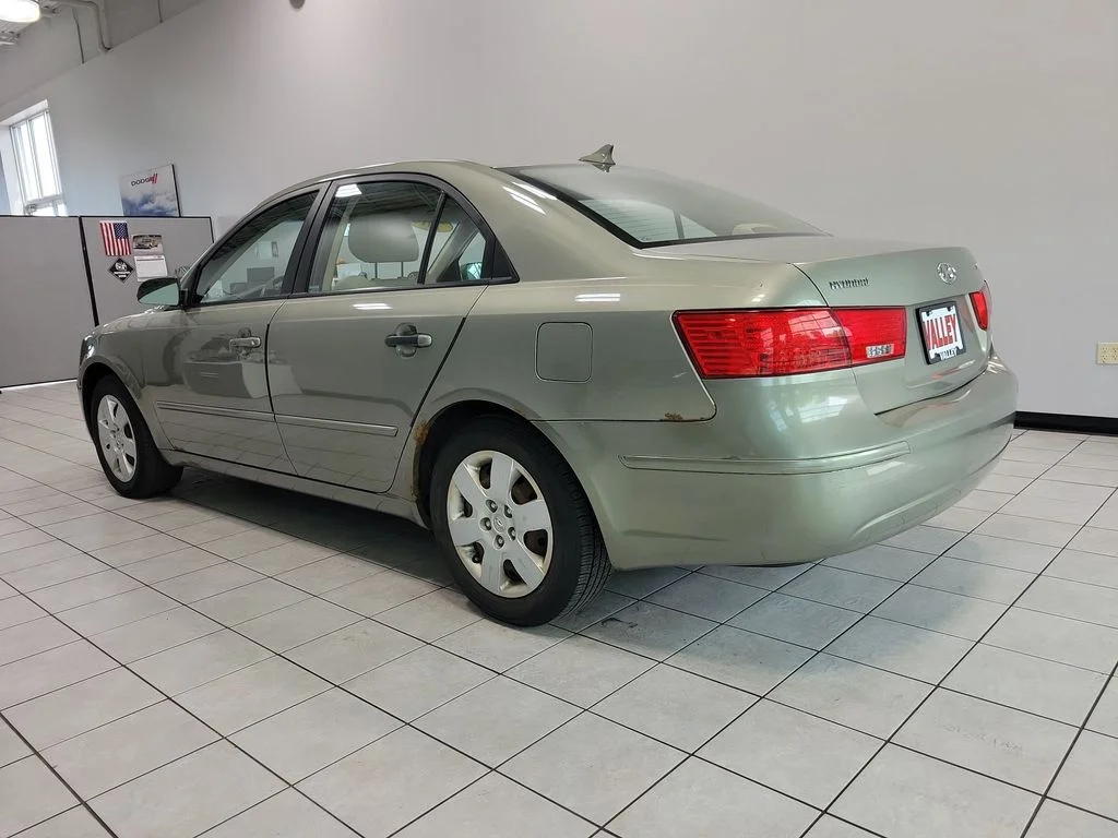 Used 2010 Beige Hyundai GLS image 9