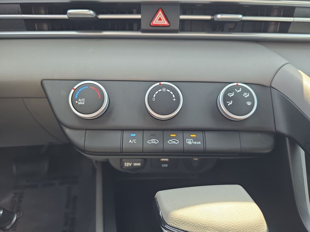 Used 2025 White Hyundai SE image 18