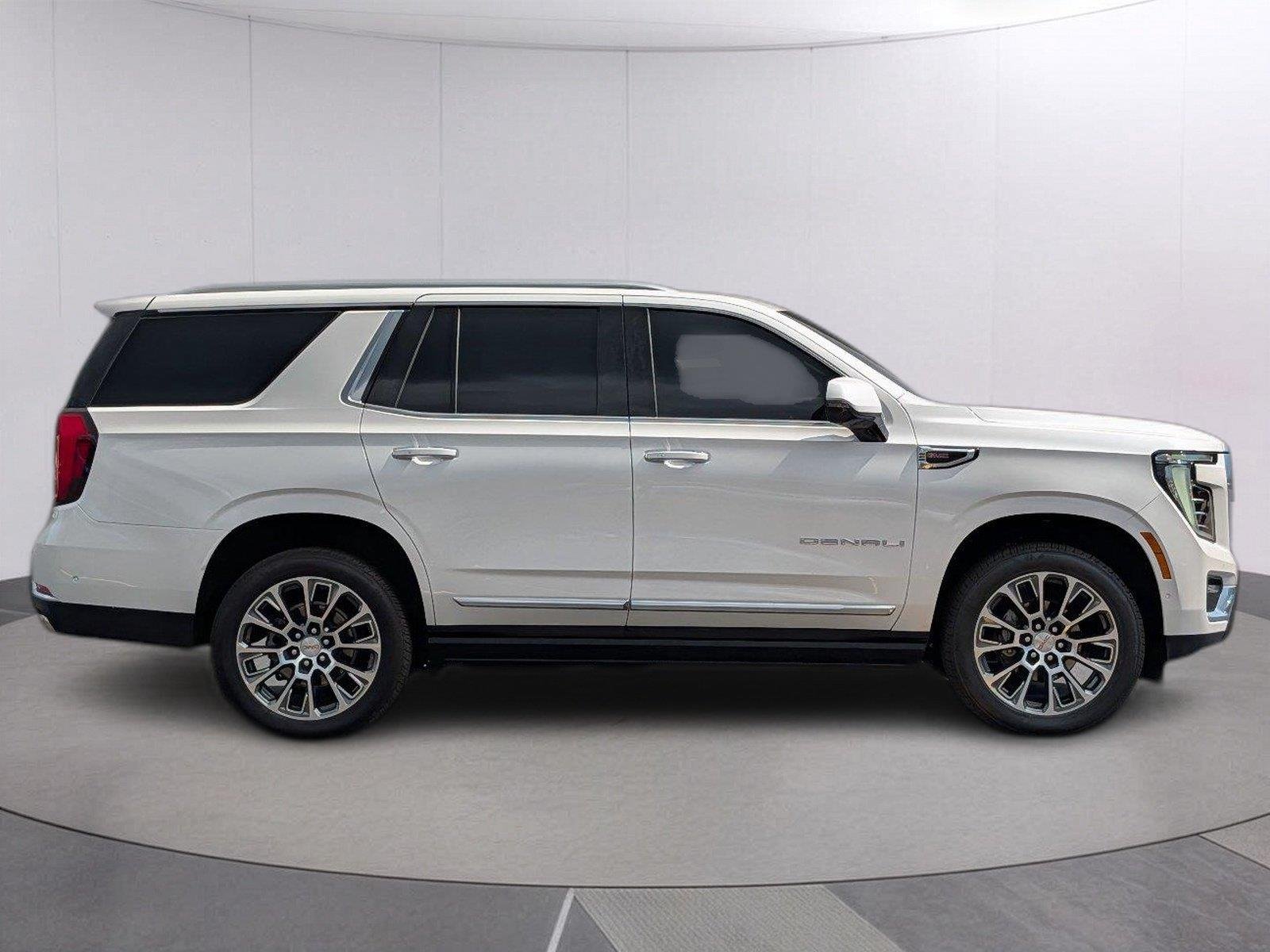 Used 2025 White Frost Tricoat GMC Denali image 6