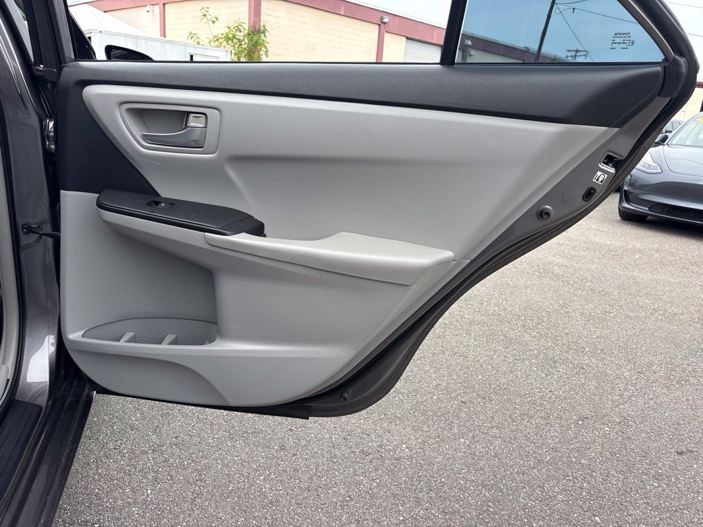 Used 2015 Gray Toyota LE image 17