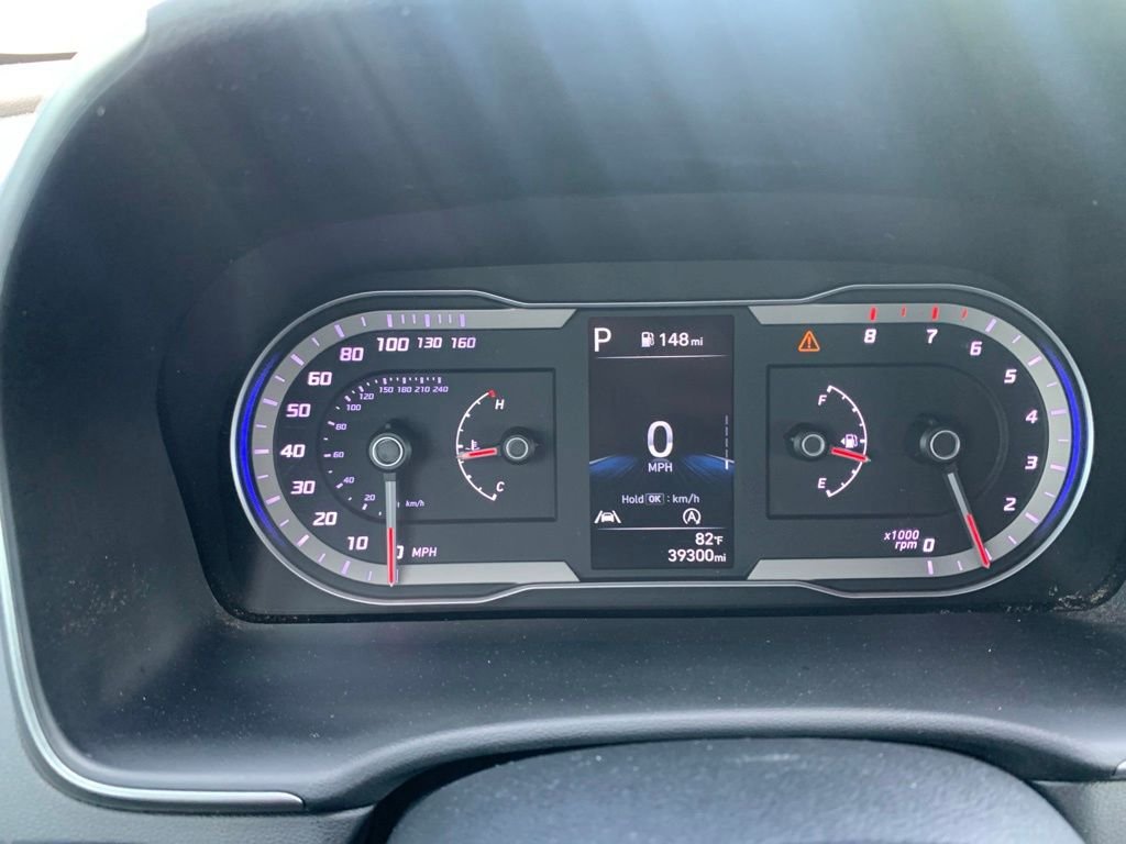 Used 2023 White Hyundai SE image 19