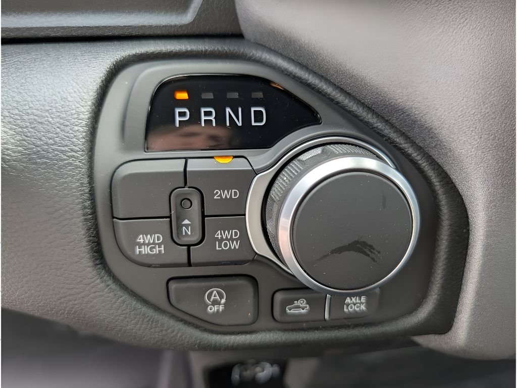 New 2026 Diamond Black Crystal Pearl-Coat Exterior Paint RAM Warlock Hemi 4x4 Crew Cab image 22