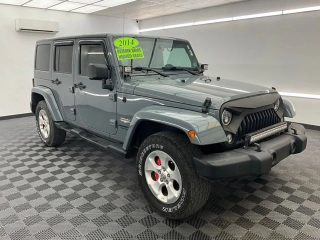 Used 2014 Gray Jeep Unlimited Sahara image 3