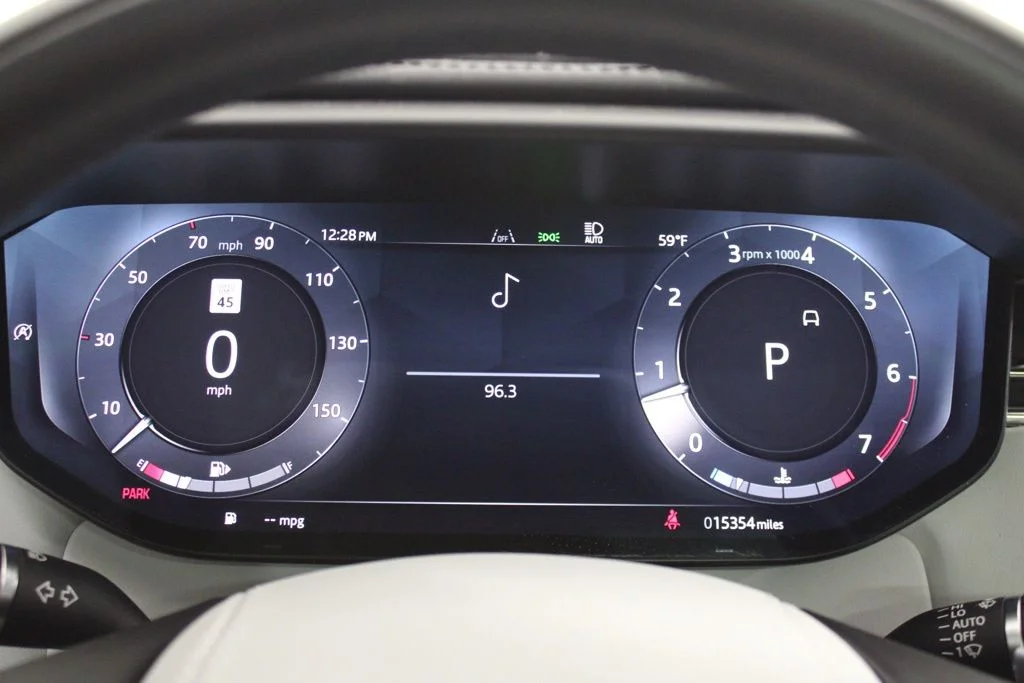 Used 2024 White Land Rover SE image 21