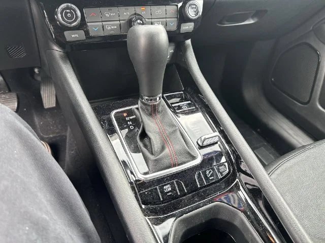 Used 2025 White Jeep Trailhawk image 31
