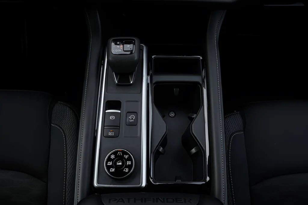 2024 Nissan Pathfinder SV - Photo 38