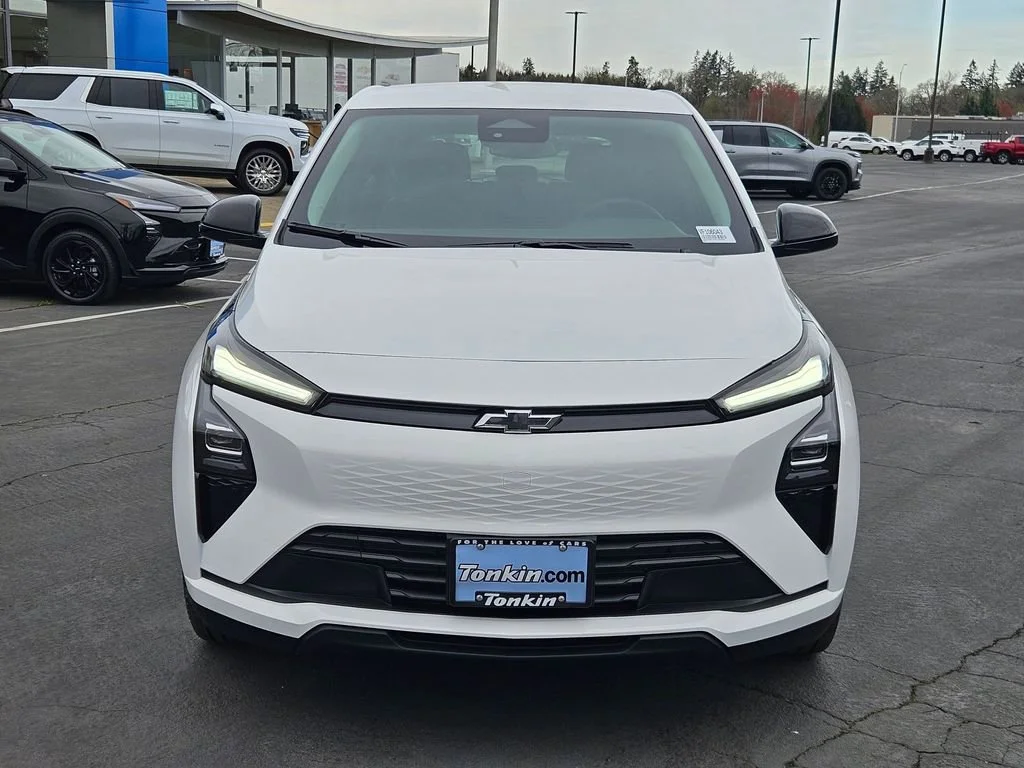 New 2027 Summit White Chevrolet LT image 9