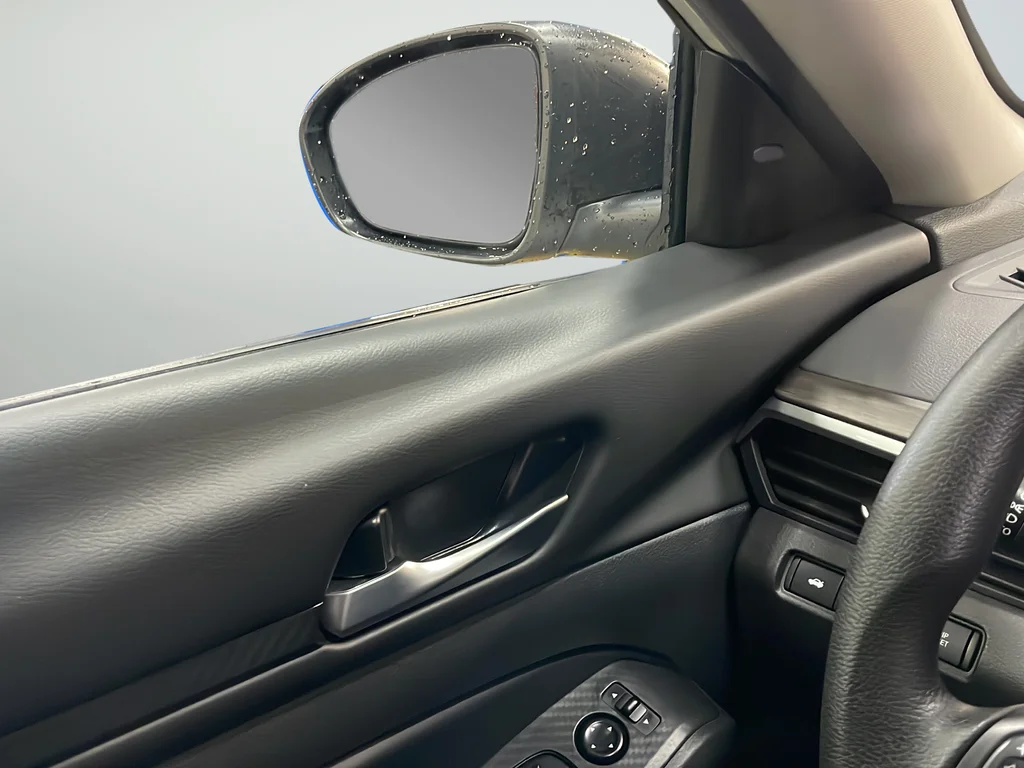 Used 2025 Silver Nissan 2.5 SV image 31