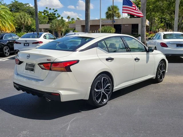 Certified Used 2023 White Nissan 2.5 SR image 4