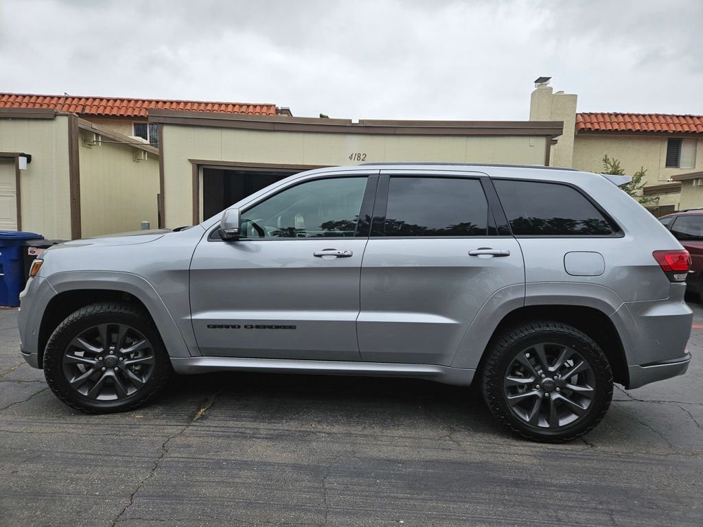 Used 2018 Silver Jeep Overland image 21