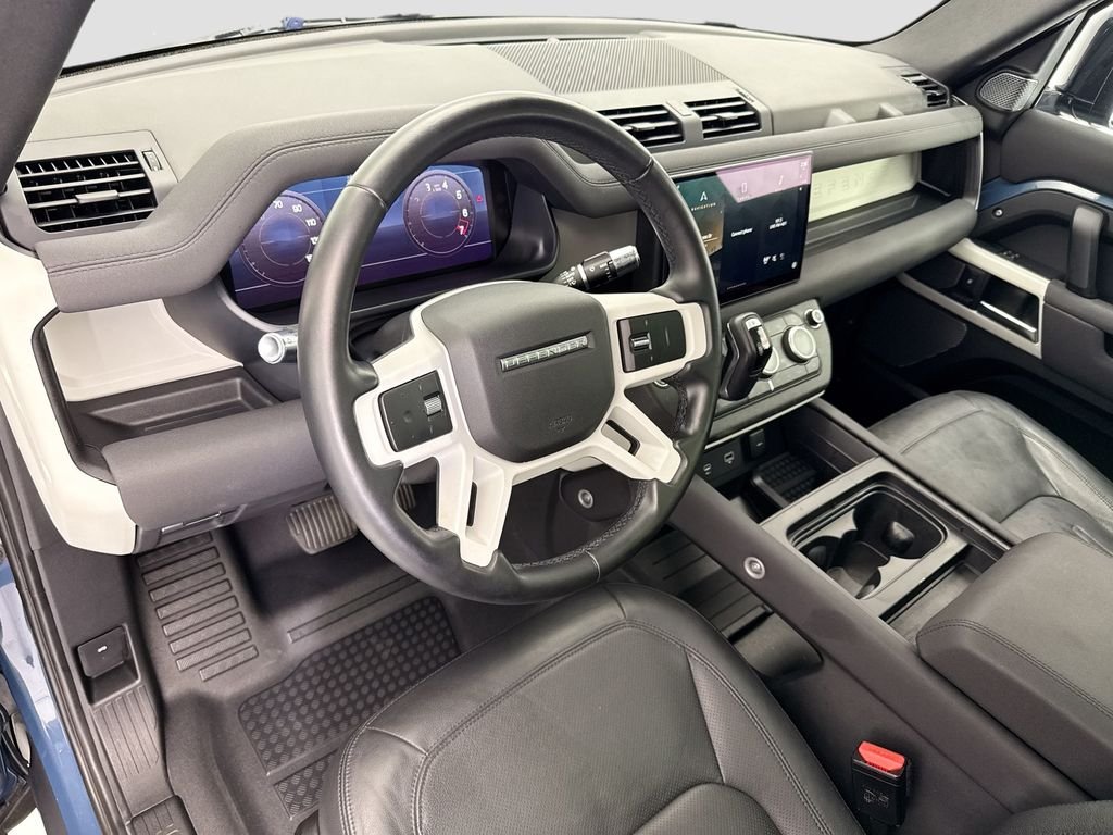 Used 2022 Tasman Blue Metallic Land Rover SE image 9