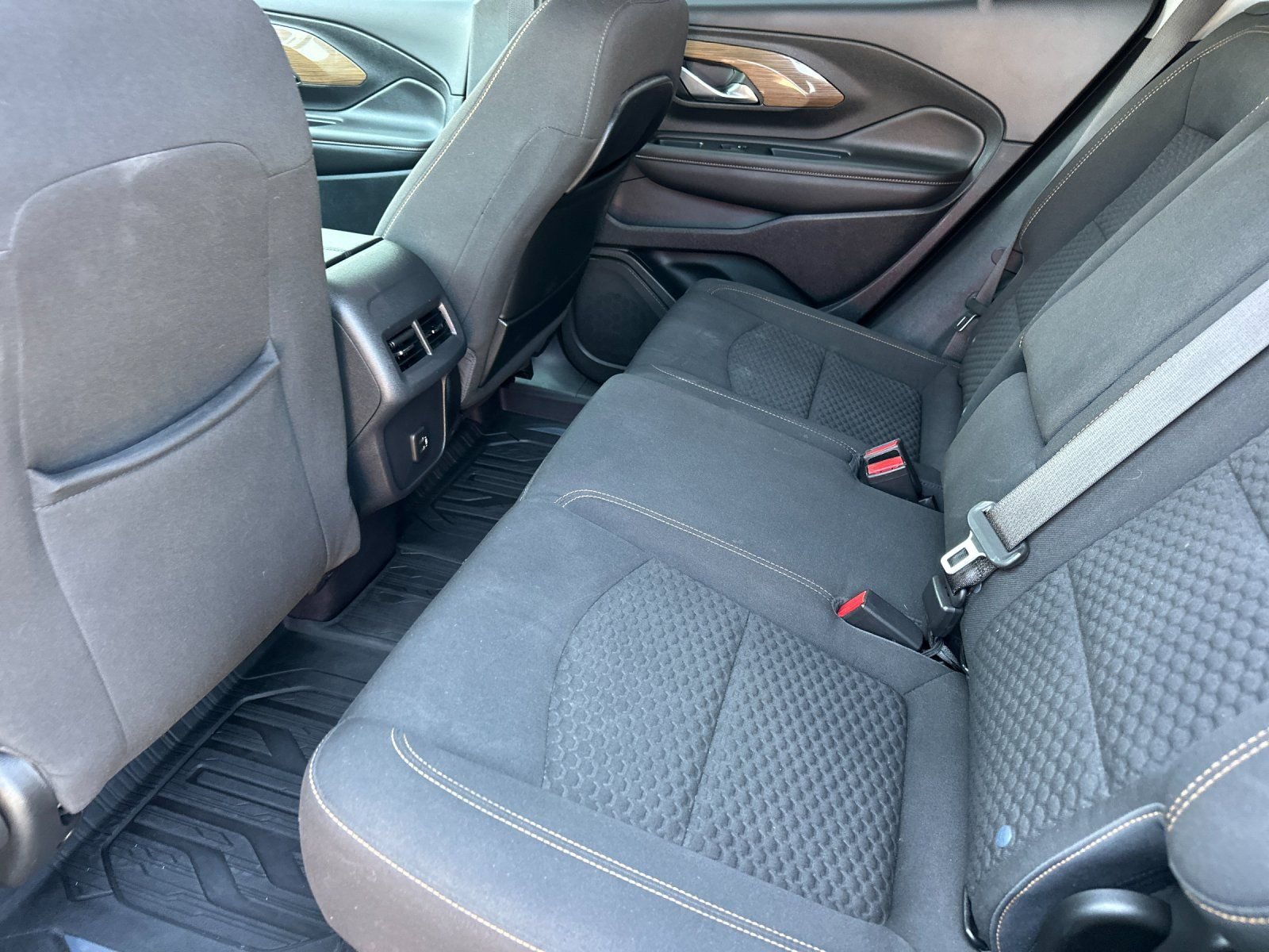 Used 2020 Graphite Gray Metallic GMC SLE image 11