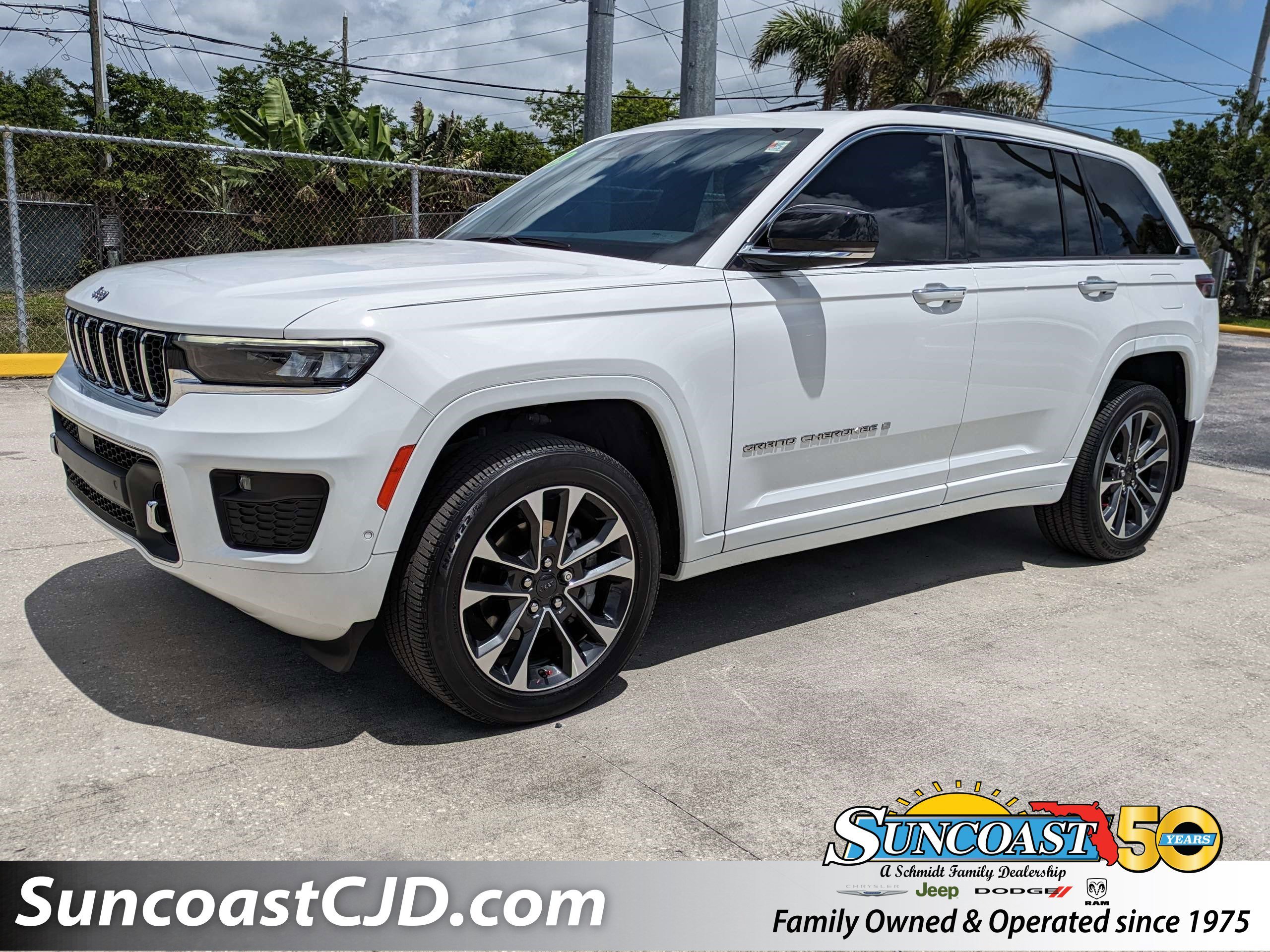 2023 Jeep Grand Cherokee Overland's photo