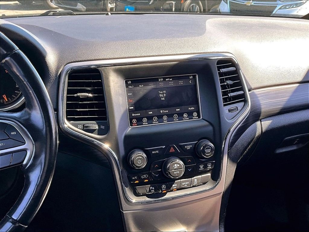 Used 2021 Silver Jeep Laredo E image 18