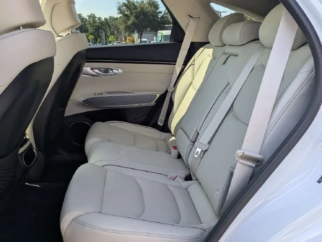 Used 2025 White Genesis 2.5T image 10