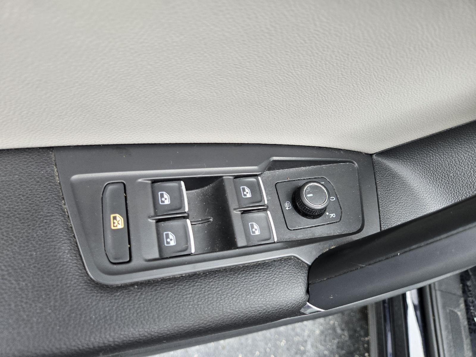 Used 2020 Deep Black Pearl Volkswagen SEL image 9