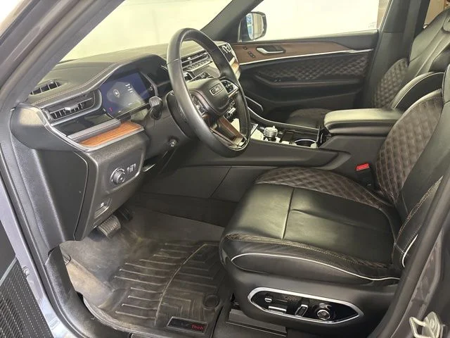 Used 2023 Gray Jeep Summit image 16