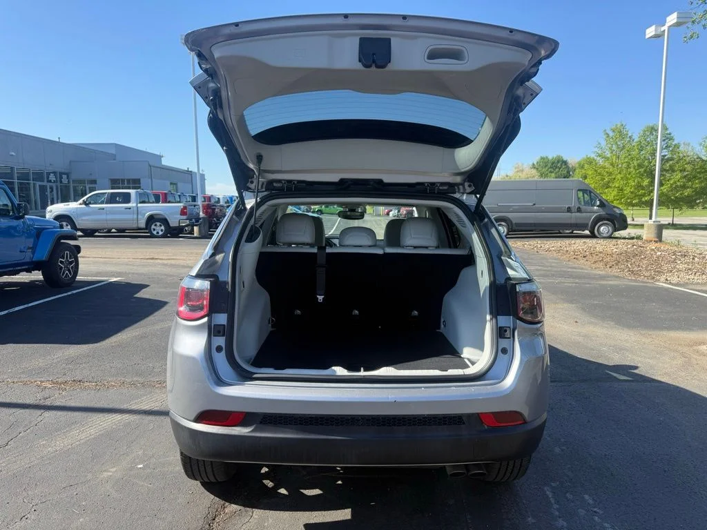 Used 2018 Silver Jeep Limited image 34