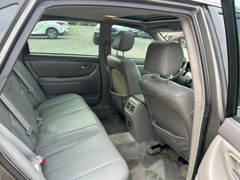 Used 2004 Gray Toyota XLS Sedan 4D image 25