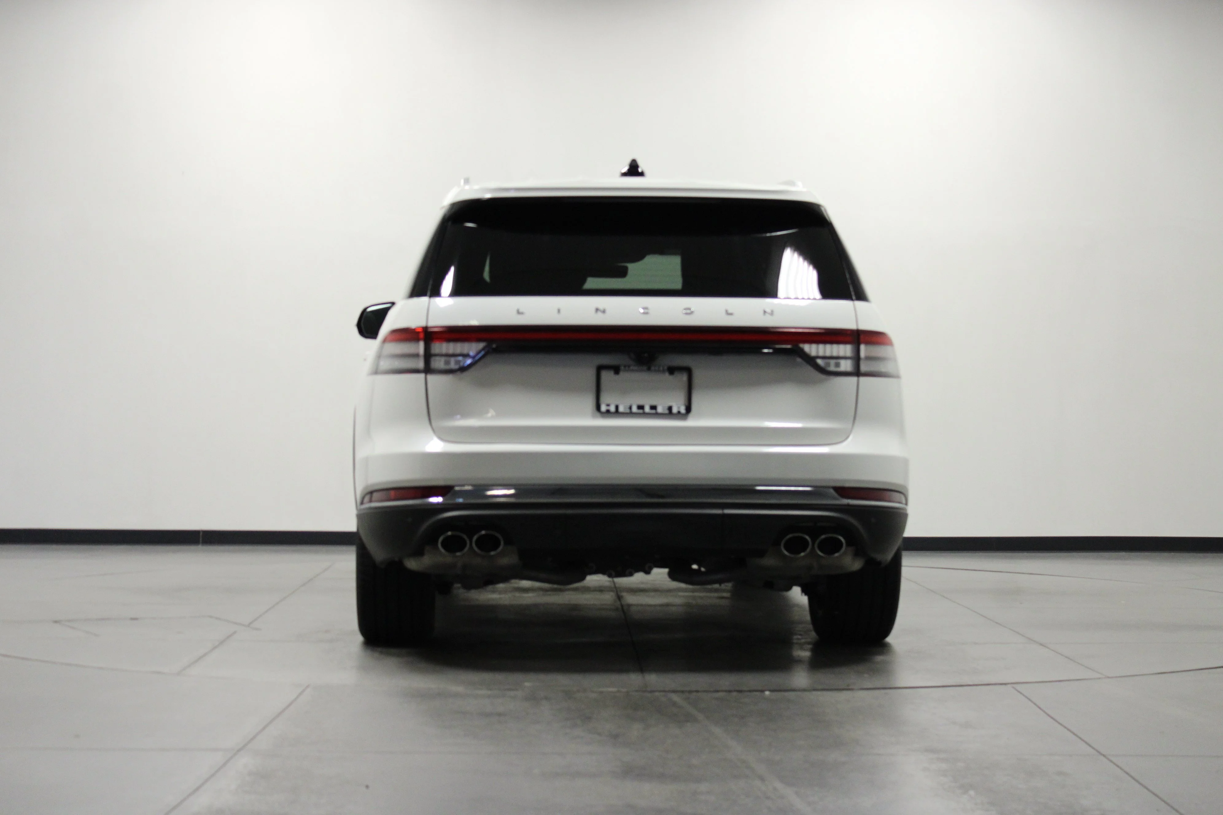 Used 2025 White Lincoln Reserve image 5