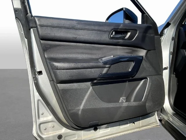 Used 2025 Silver Nissan S image 22