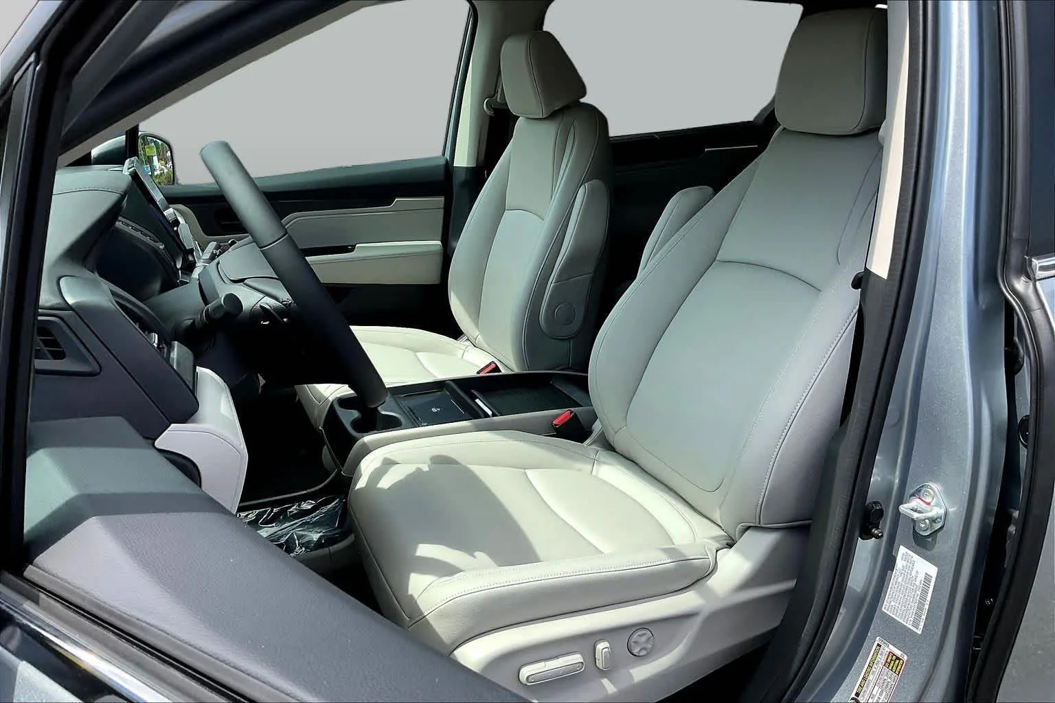 New 2026 Solar Silver Metallic Honda EX-L image 9
