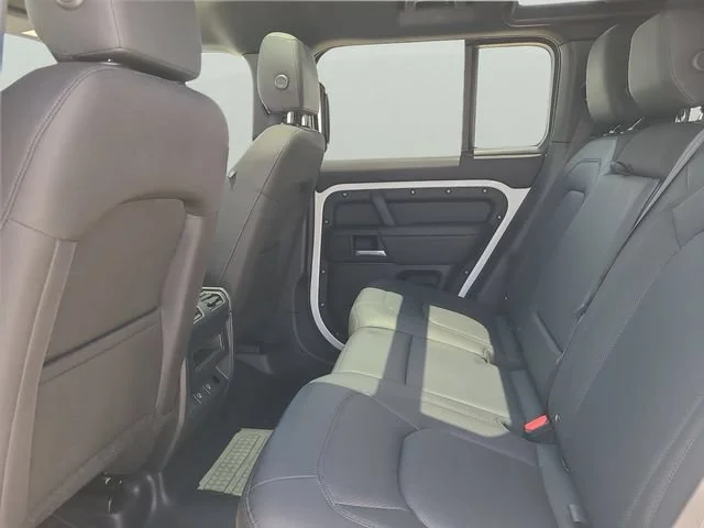 Used 2025 White Land Rover S image 6