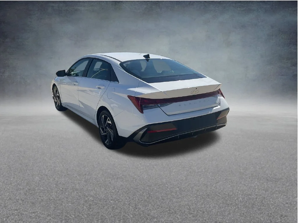Used 2025 White Hyundai Limited image 5