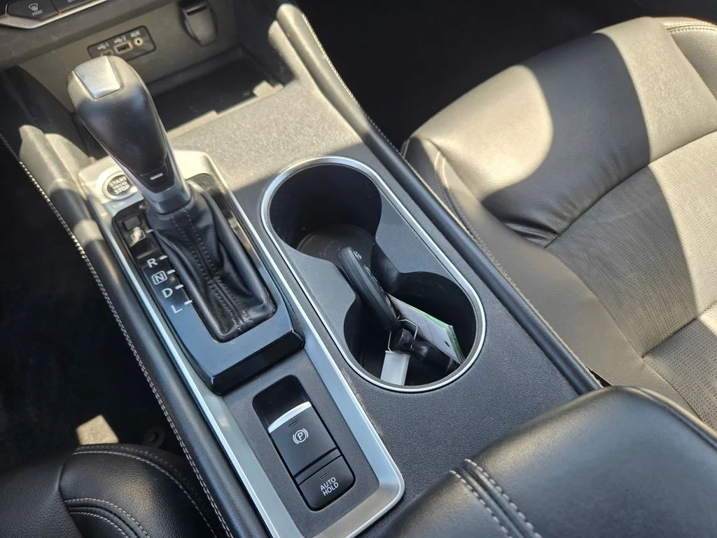 Used 2019 Black Nissan 2.5 SL image 15