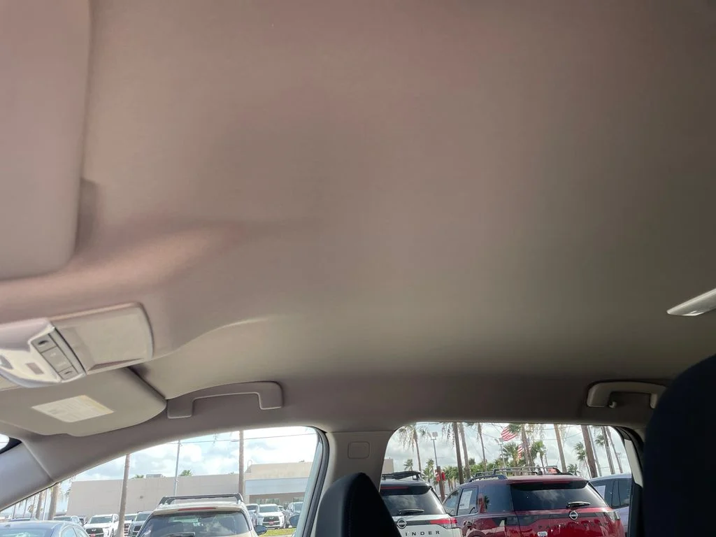 Used 2023 White Nissan S image 21