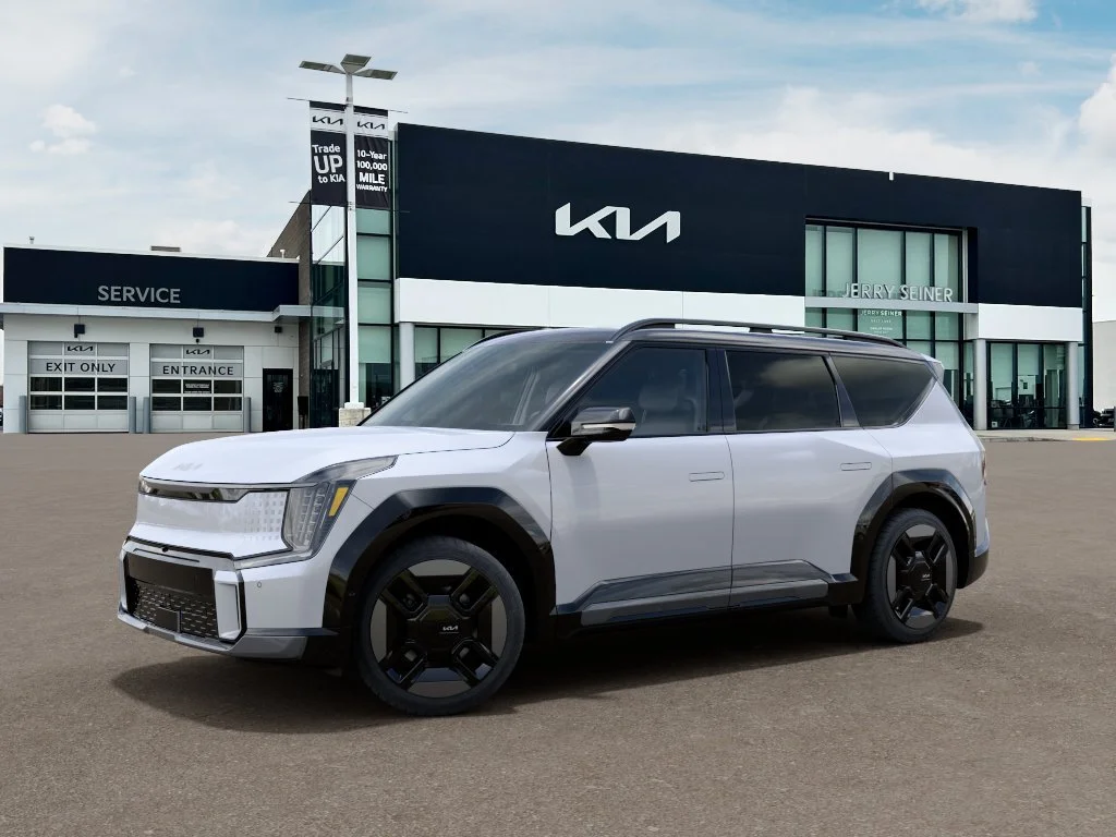 New 2026 Glacial White Pearl/Ebony Black Roof Kia GT-Line image 3