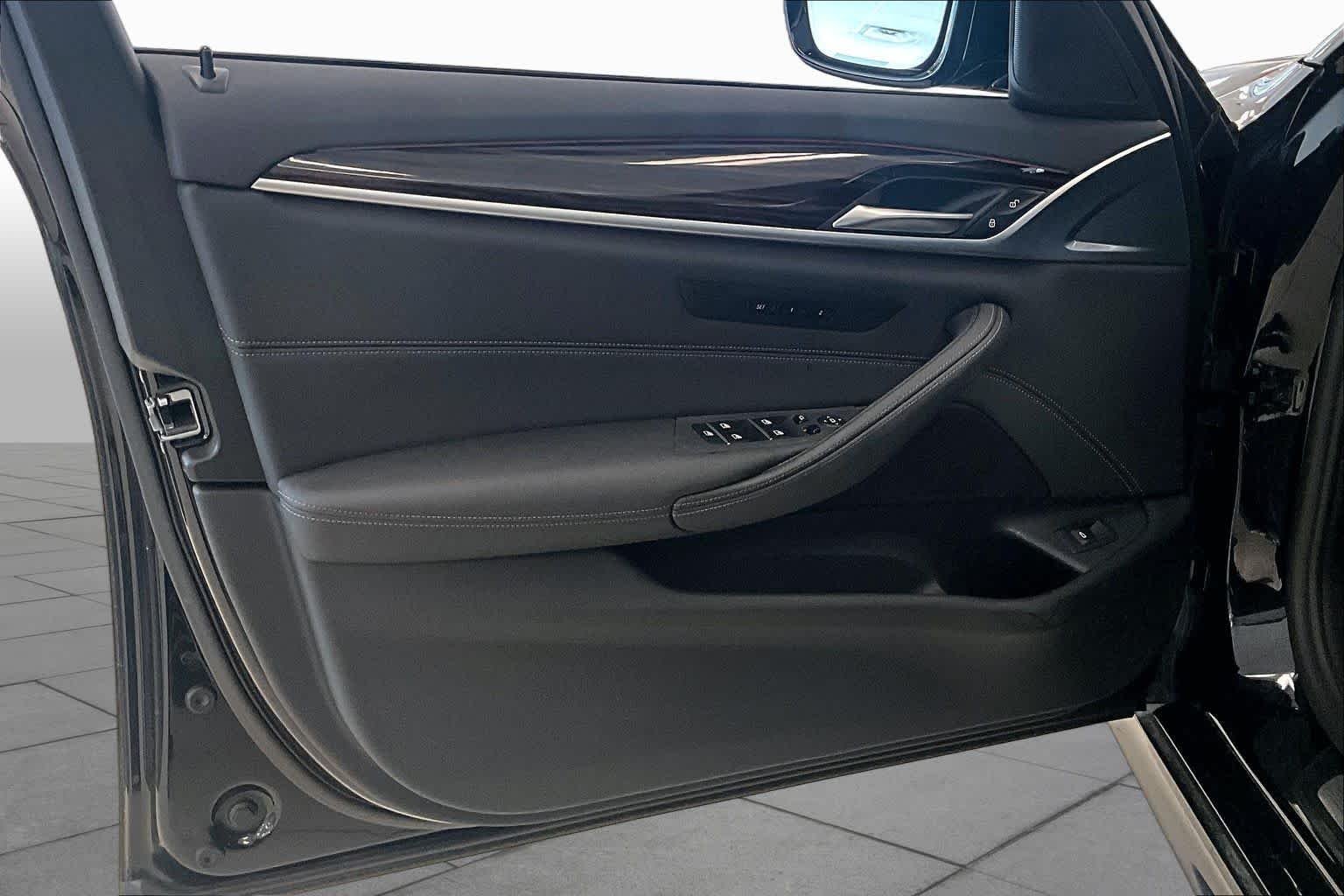 Used 2023 Black Sapphire Metallic BMW 540i image 19