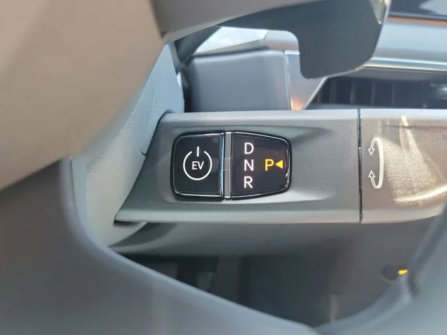 New 2026 Glacial White Pearl Kia Land AWD image 28