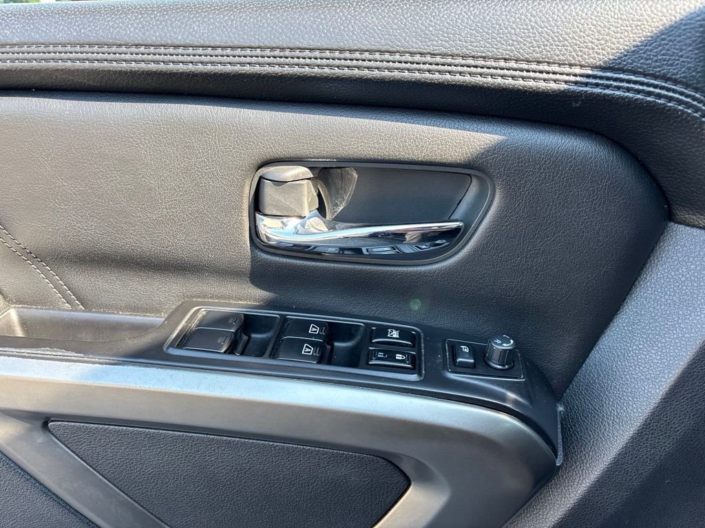 Used 2015 Black Nissan Platinum image 15