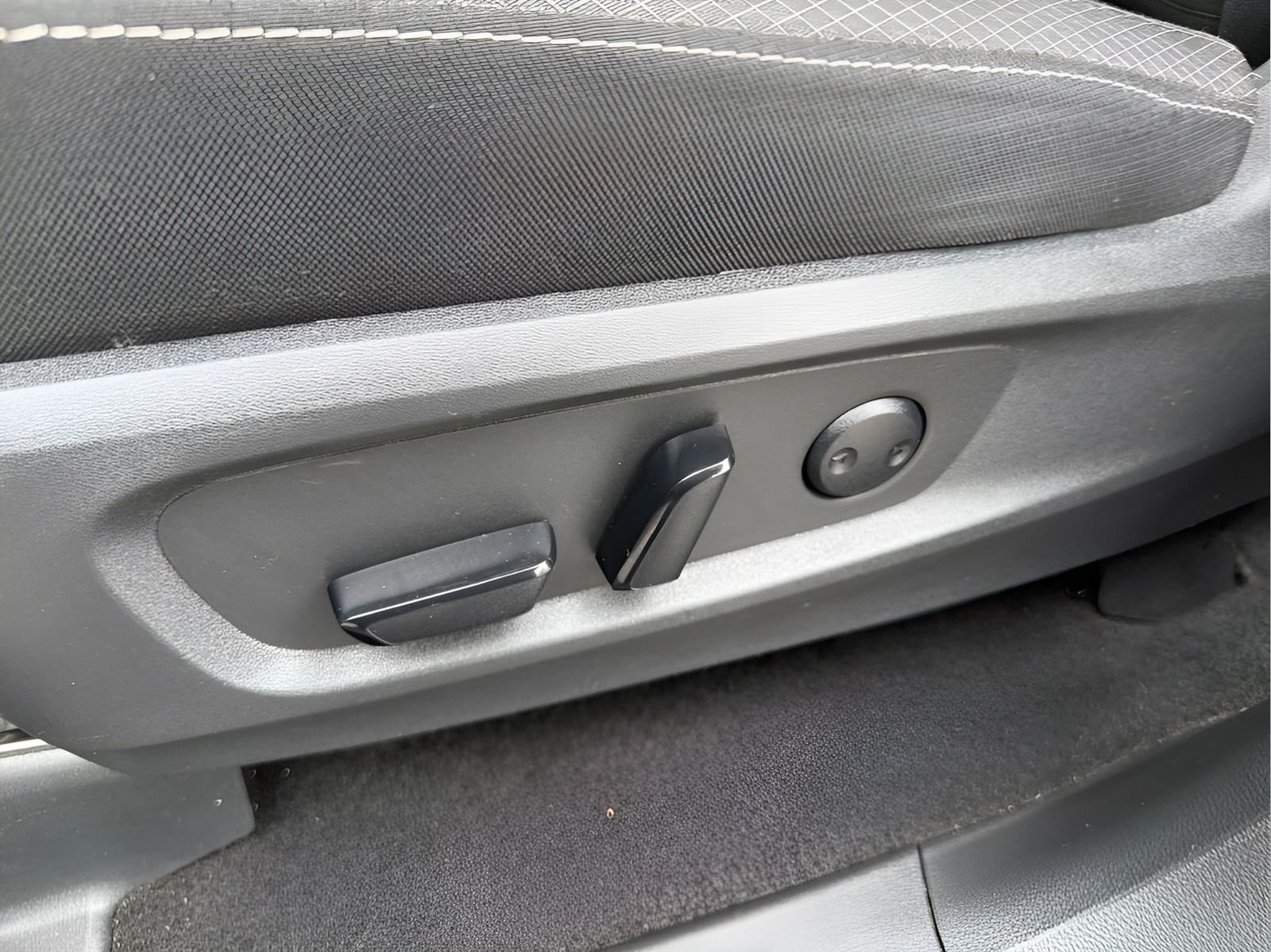 Used 2024 Silver Nissan SV image 16