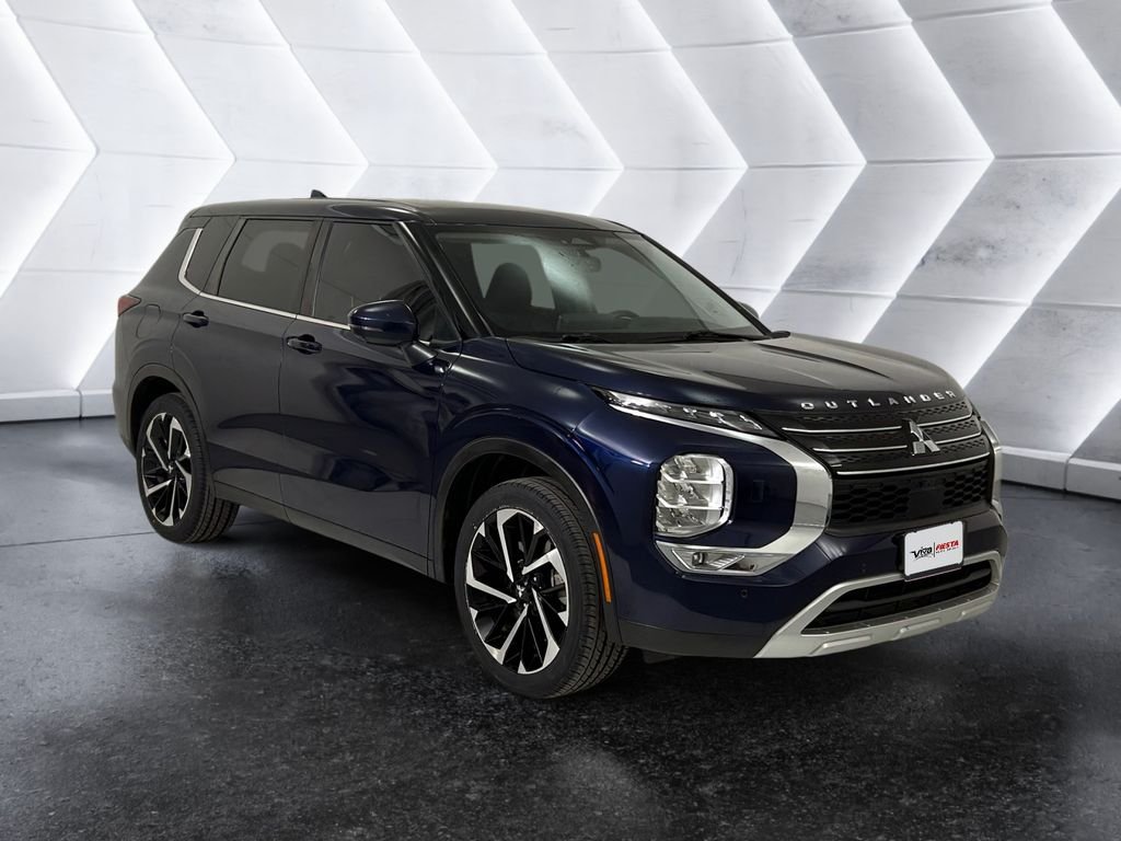 Used 2024 Blue Mitsubishi SE image 1