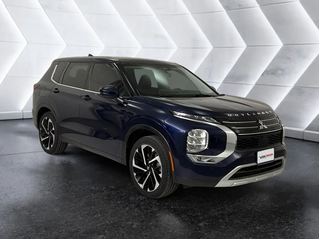 Used 2024 Blue Mitsubishi SE image 1