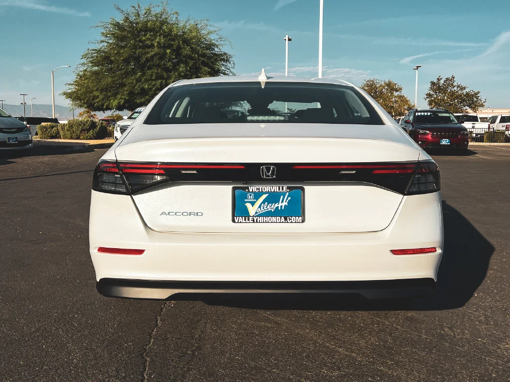 New 2026 Platinum White Pearl Honda LX image 7