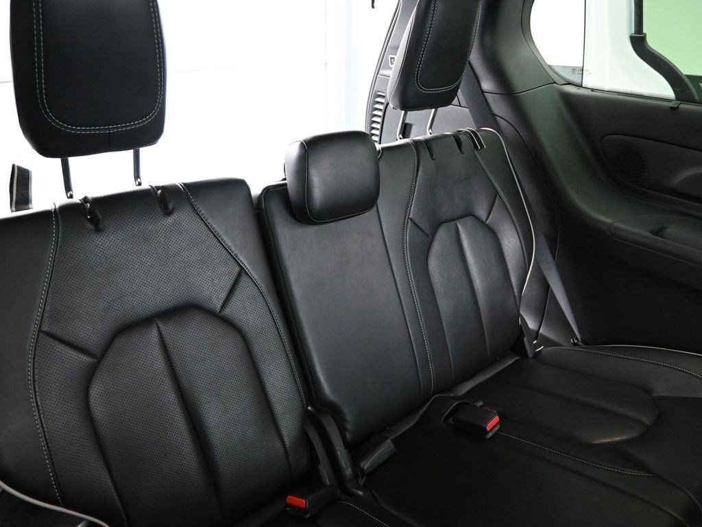 Used 2025 Bright White Clearcoat Chrysler Limited image 25