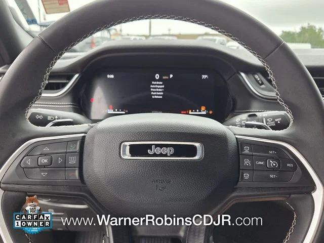 Used 2024 Silver Jeep Laredo image 25