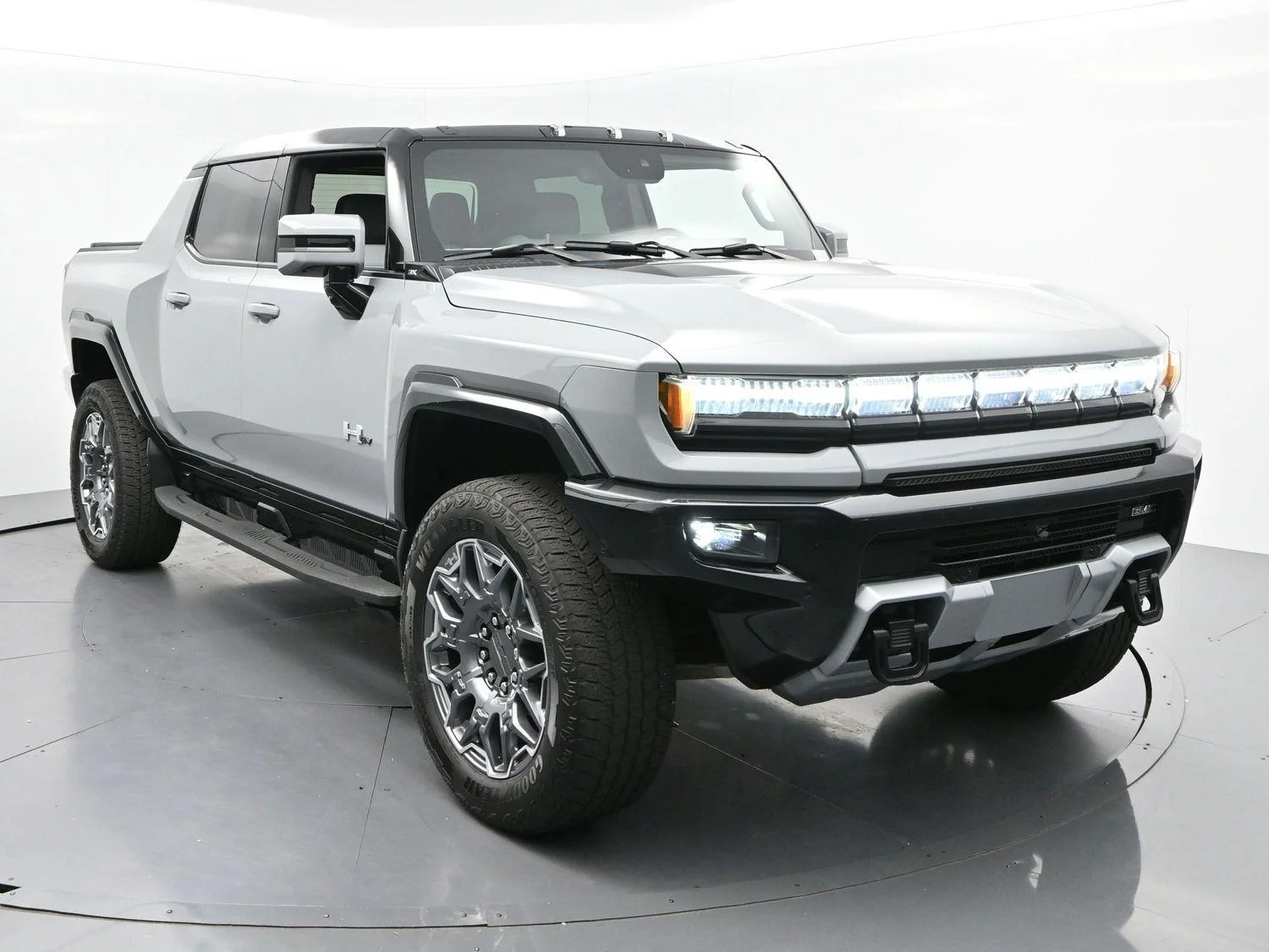 Used 2024 Meteorite Metallic (Grey) GMC 3X image 2