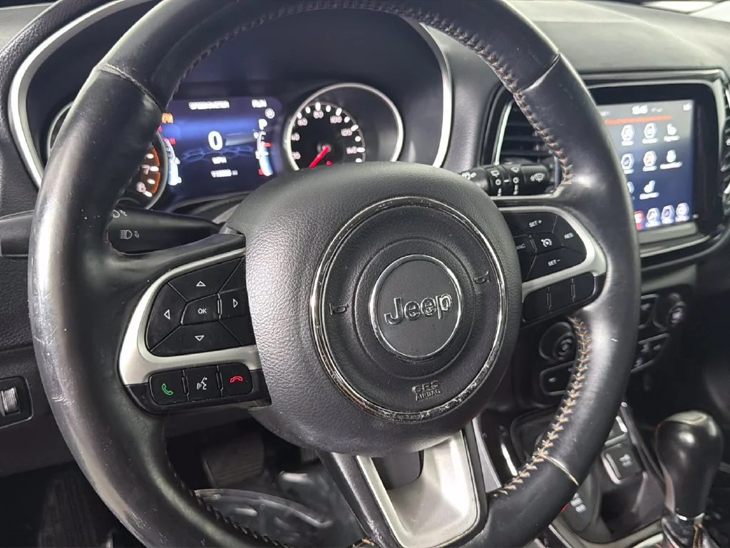 Used 2018  Jeep Limited image 22