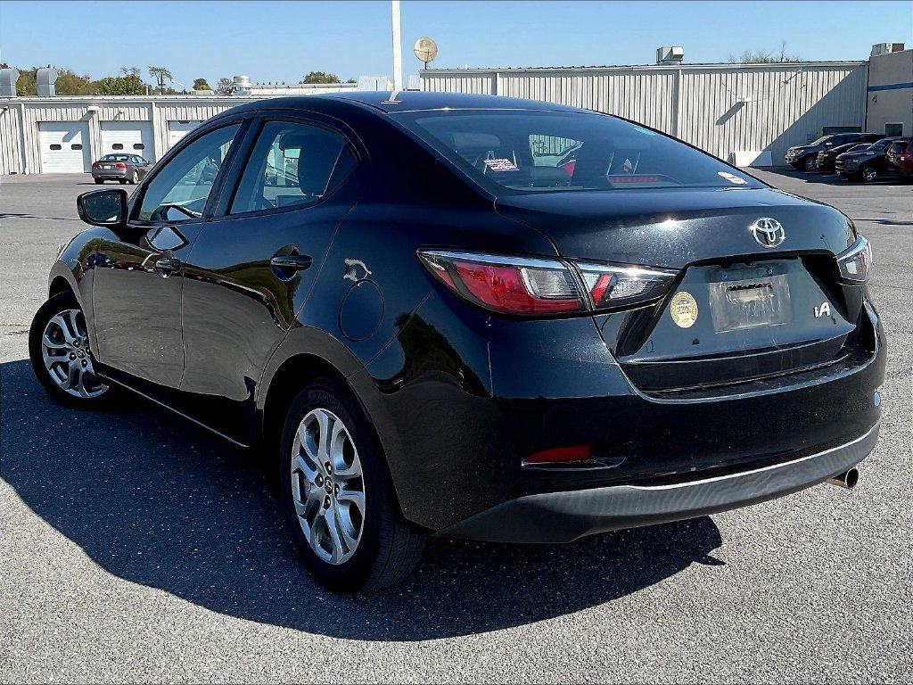 Used 2017 Black Toyota Base image 3