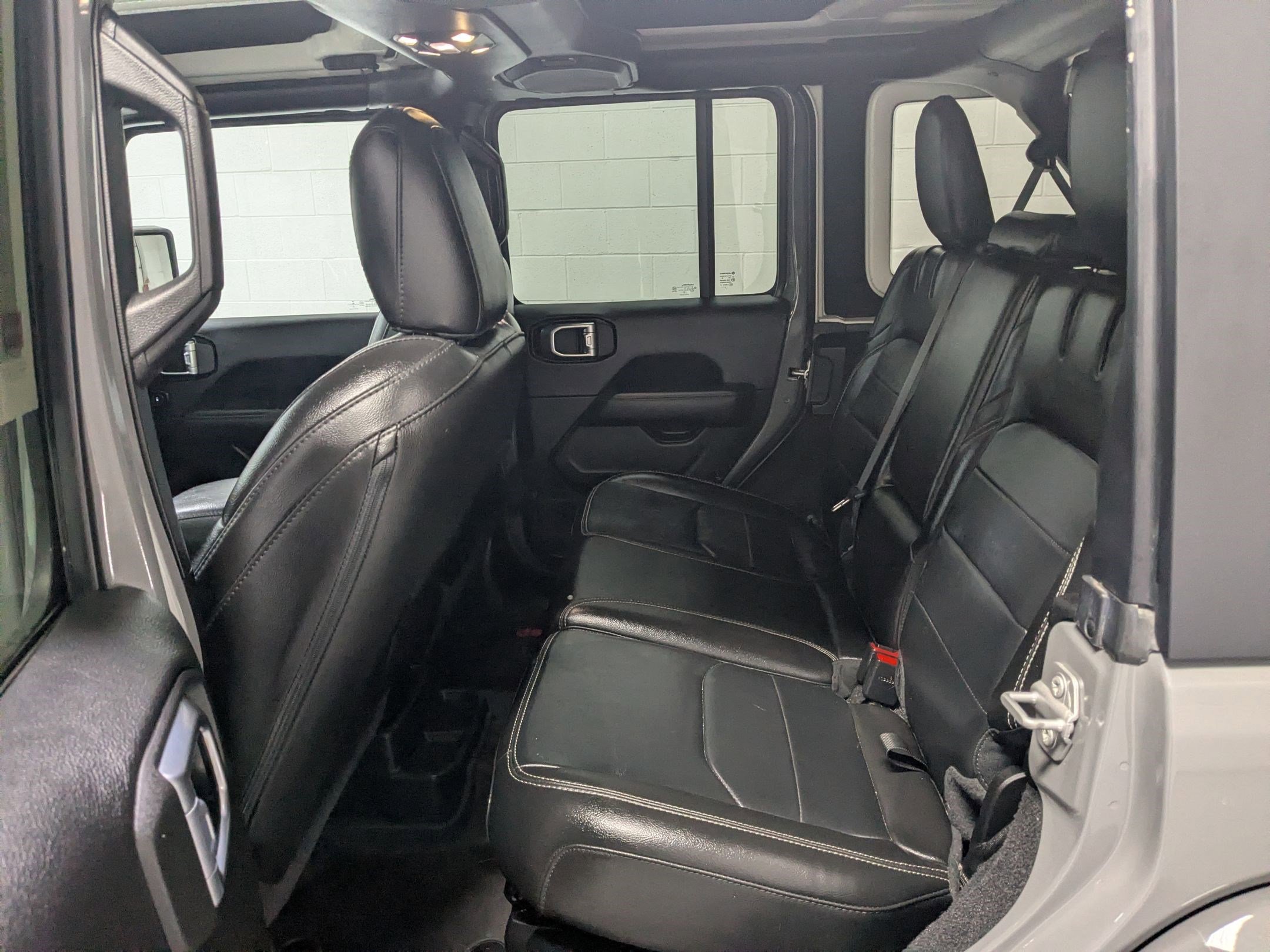 Used 2023 Sting-Gray Clearcoat Jeep Sahara image 21