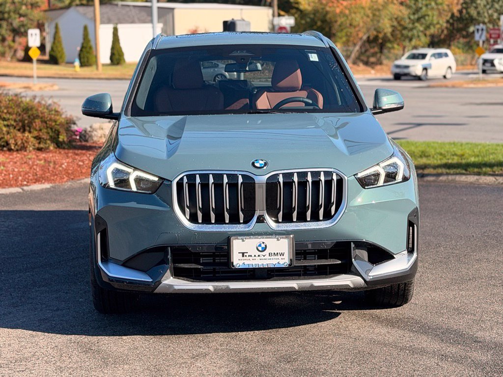 New 2027 Cape York Green Metallic BMW xDrive28i image 2