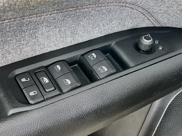 2022 Jeep Compass Latitude Lux - Photo 9