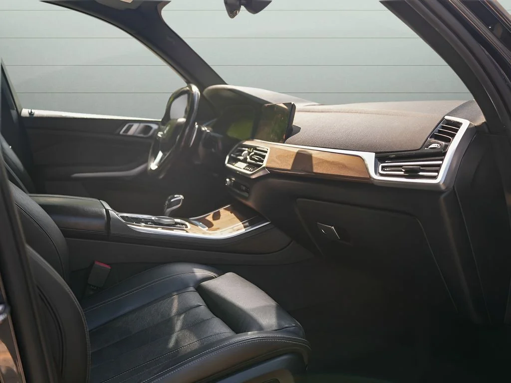 Used 2019 Gray BMW xDrive40i image 36